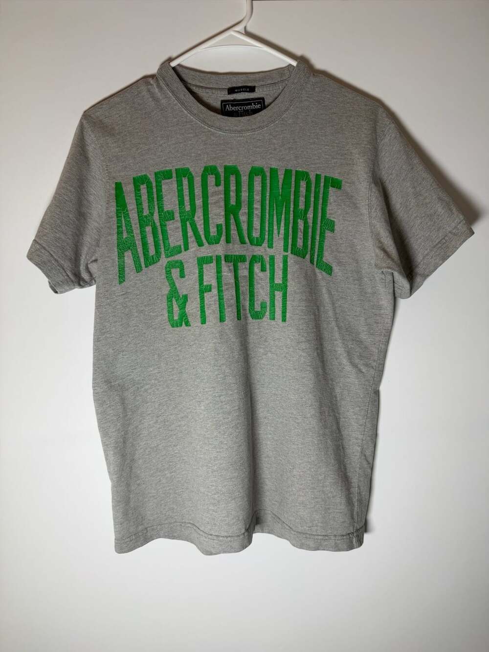 Y2K Abercrombie & Fitch Men's Gray Muscle T-Shirt with Green Logo